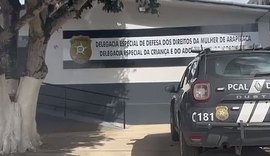 Após pedir para ir ao banheiro, homem abusa de criança de 2 anos e dá soco na mãe ao ser flagrado
