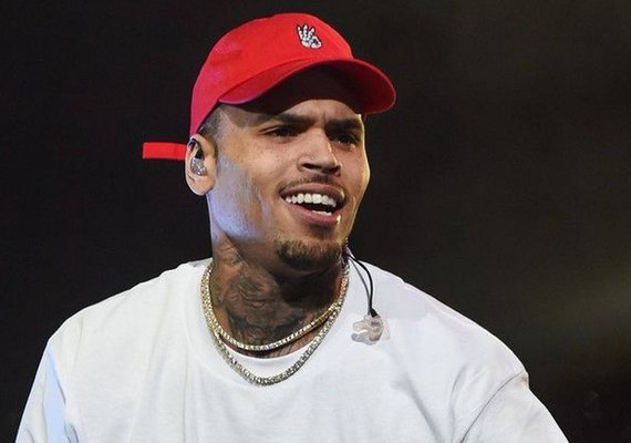 Rapper Chris Brown é preso acusado de agredir homem com garrafa em boate de luxo