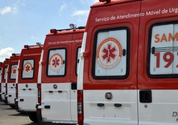 Ambulância com homem baleado é escoltada pela Polícia Militar