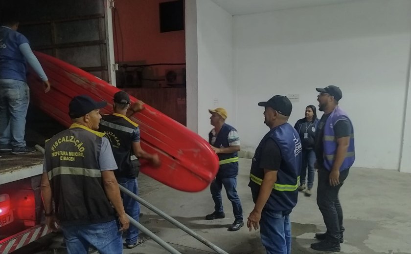 Operação apreende equipamentos deixados na orla marítima de Maceió