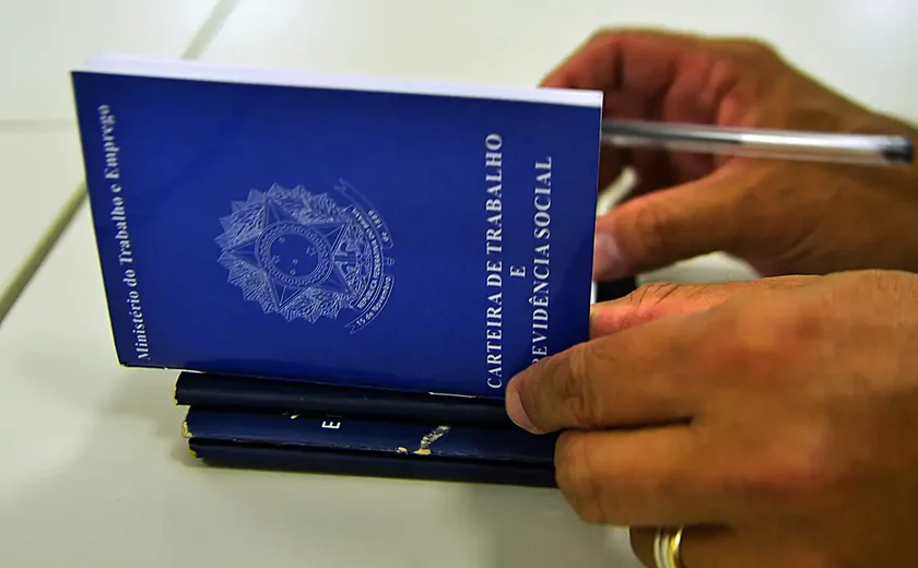 Brasil cria mais de 147 mil empregos com carteira assinada em agosto