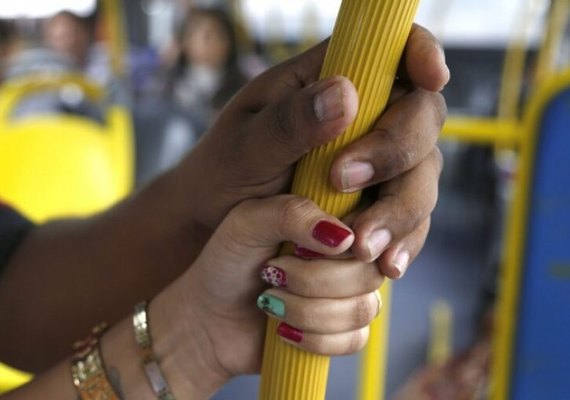 Mulher denuncia passageiro por toque em partes íntimas na Serraria