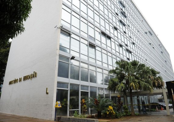 Ministério da Educação suspende criação de cursos de medicina por cinco anos