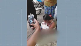Grávida dá à luz na calçada instantes após ser mandada de volta para casa por hospital