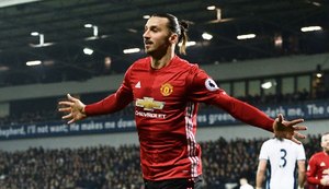 Ibrahimovic faz dois e United emplaca 3ª vitória seguida no Inglês