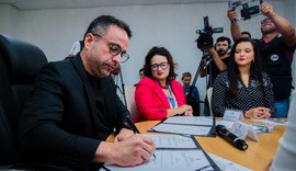 Paulo Dantas assina normas para fortalecimento da cadeia do leite