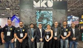 Policial civil salva por colete balístico durante ação em Maceió é homenageada no RJ