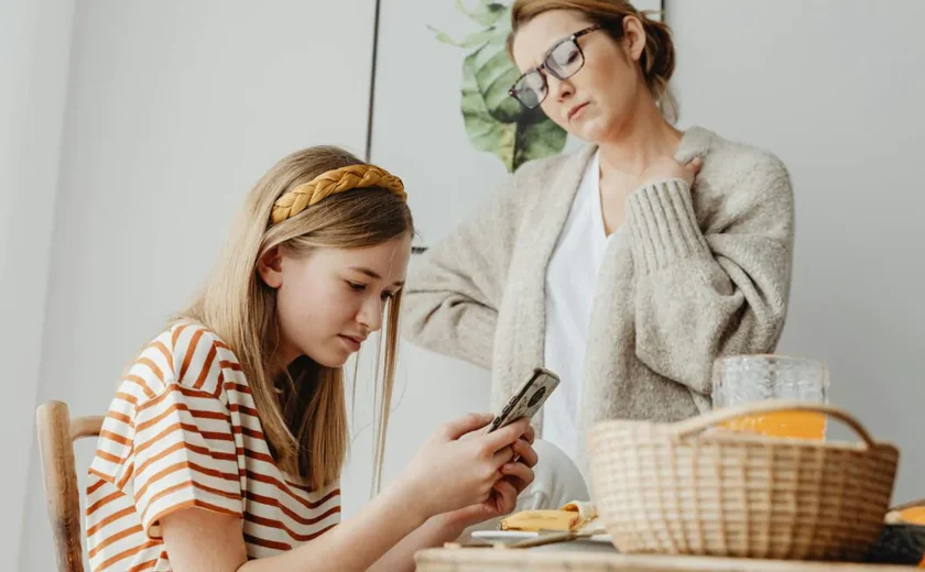 Mesada por Pix e conta digital entram na rotina financeira de crianças e adolescentes
