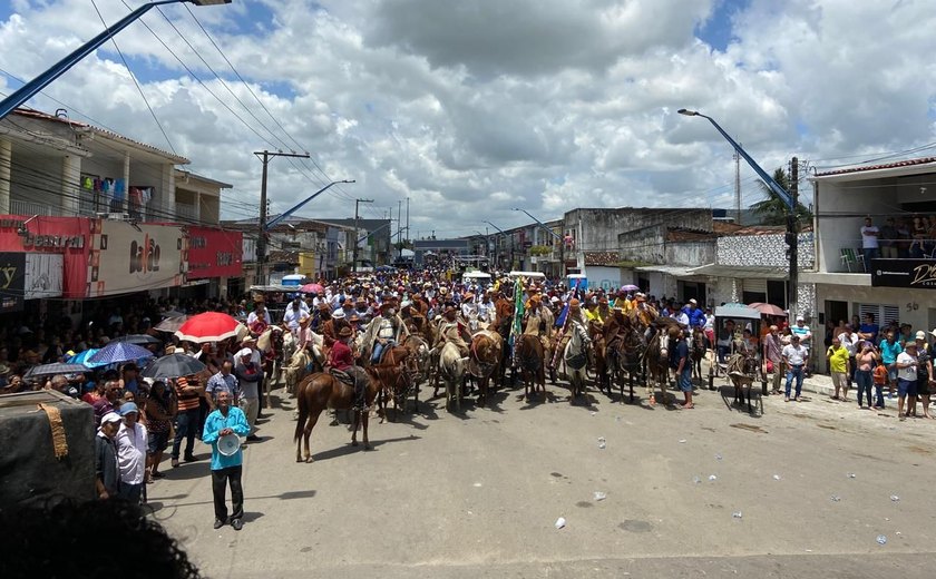 Missa do Vaqueiro em Maribondo reúne fé e famílias com procissão a cavalo