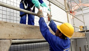 Dependente supera vício em bebida alcoólica e é reinserido em obra do Governo de Alagoas