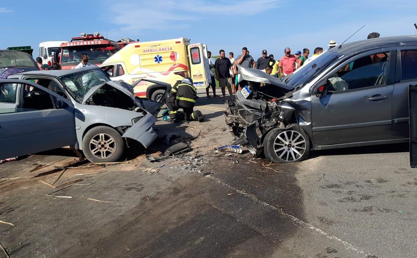 Colisão frontal deixa quatro pessoas feridas em São Luís do Quitunde