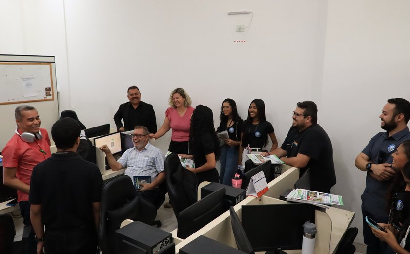 Estudantes de Escola Estadual visitam redação da Tribuna