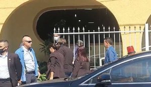 Bolsonaro chega a Eldorado, em São Paulo, para o velório da mãe