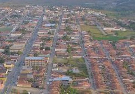 Justiça suspende decreto que permitia abertura do comércio em Olho D'água das Flores