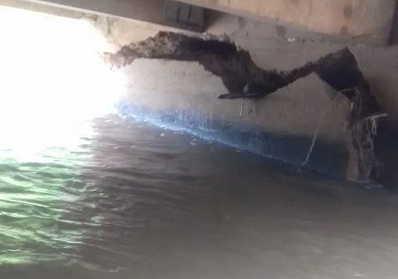 Grande rachadura é registrada na estrutura de sustentação de uma ponte em Coité do Nóia