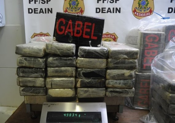 PF interrompe decolagem de avião em Guarulhos para retirar 90 kg de cocaína