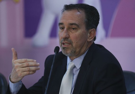 Ministro propõe que médicos oriundos do Fies substituam cubanos