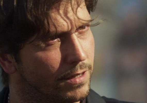Remy é forçado a traficar para pagar dívida. 'Barra pesada'