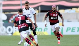 Flamengo vence, mantém sonho do título e complica o Corinthians