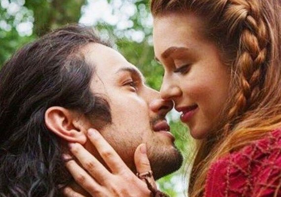Amália vira amante de Afonso depois de casamento do rei com Catarina