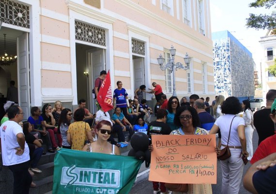 Servidores lotam a Assembleia contra reforma da Previdência de Renan Filho