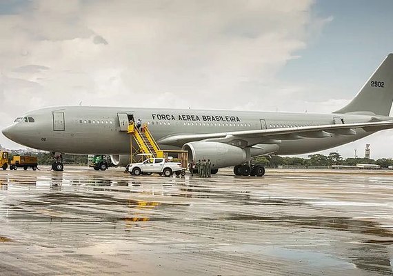 Terceiro grupo de brasileiros repatriados de Gaza deixa o Egito
