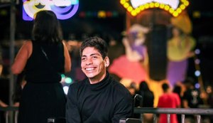 Inclusão literária: Luiz Felipe, ex-aluno da Escola Alternativa, participa da Literativa com obra que inspira estudantes