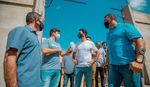 Representantes públicos visitam o Benedito Bentes e garantem retomada de obras