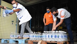 Senai doa 600 litros de álcool para governo e instituição de caridade