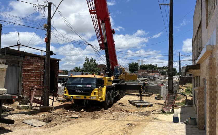 Obra de ponte que conecta bairros de Antares e Santa Lúcia chega a 80% de conclusão