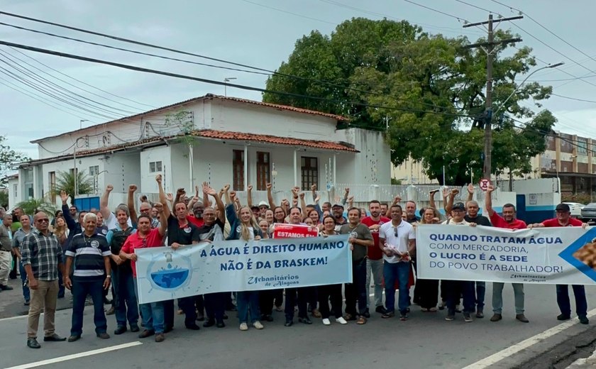 Trabalhadores da Casal realizam paralisação de advertência e questionam quem está ganhando com sucateamento da empresa