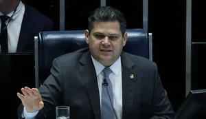 Alcolumbre mantém sessão da CPMI do INSS que quebrou sigilo de Lulinha