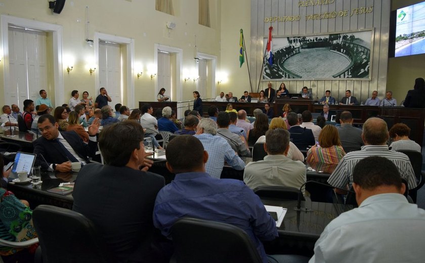 Canal do Sertão: agricultores e produtores lotam plenário da ALE e cobram funcionalidade