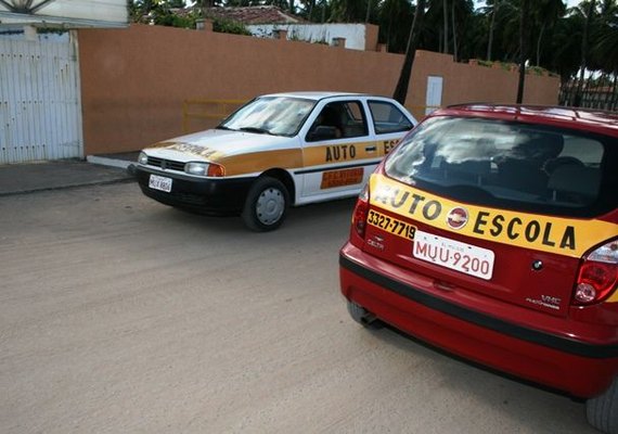 Projeto quer acabar com autoescolas em todo país