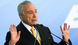 'Nada nos destruirá, nem a mim nem aos ministros', diz Michel Temer