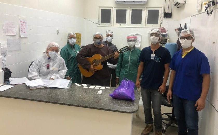 Médica 'toca o coração' de pacientes com Covid-19 em Rio Largo