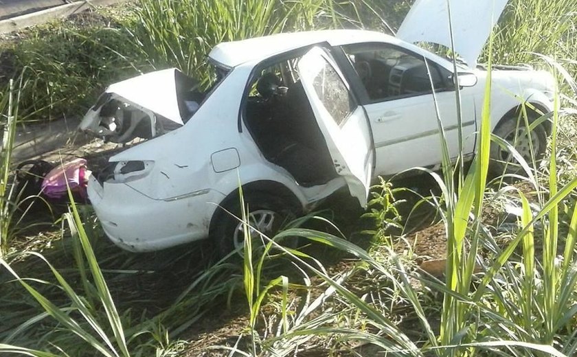 Capotamento de veículo na BR-104 em São José da Laje deixa uma pessoa morta