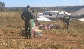 Vídeo mostra policiais se aproximarem de avião com mais de 500 kg de cocaína em Jussara