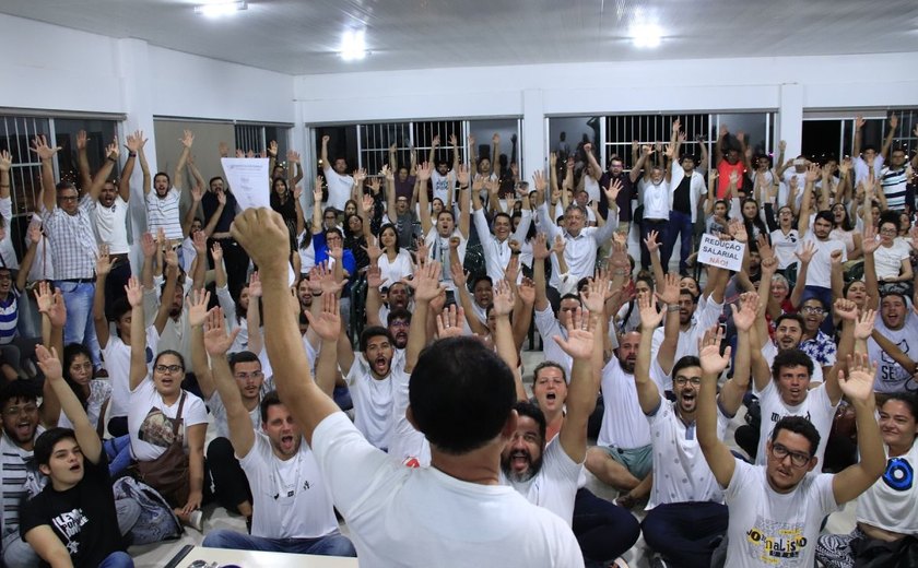 Jornalistas alagoanos decidem manter a greve após assembleia desta quinta