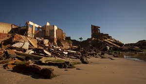 O balneário de Atafona está desaparecendo com o avanço do mar