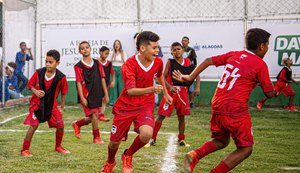 Prática de esportes favorece o desenvolvimento social de jovens no Vergel