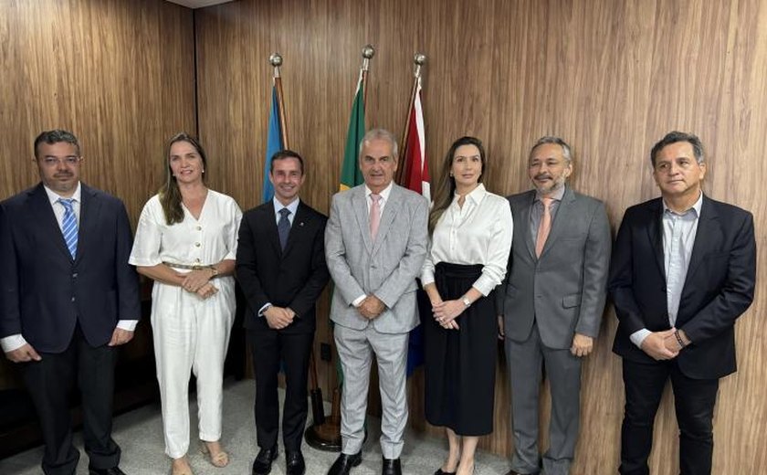 Bruno Toledo toma posse como novo conselheiro do Tribunal de Contas de Alagoas