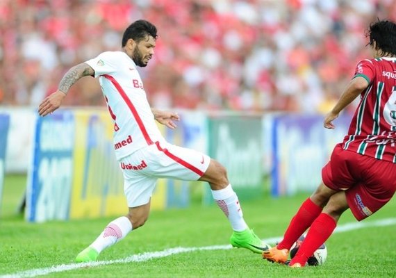 Internacional leva gol contra no fim e segue sem vencer no Gaúcho