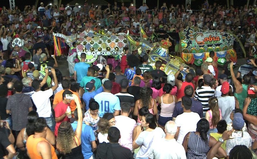 Polos agitam foliões no 3º dia de Carnaval em Maceió