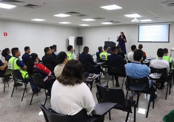 Procuradora do MPT/AL capacita trabalhadores do Aeroporto Zumbi dos Palmares na prevenção ao tráfico de pessoas