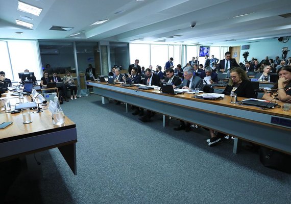 Mendonça autoriza ex-assessor de Bolsonaro a não comparecer à CPMI
