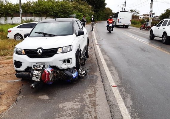 Acidente em Marechal Deodoro tem bicicleta, moto e carro envolvidos