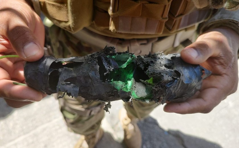 Esquadrão antibombas é acionado após artefato ser encontrado em rua do Farol