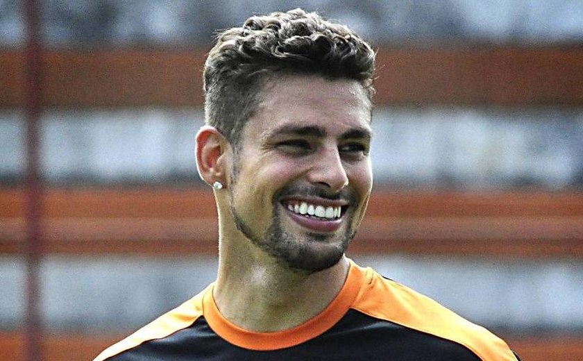 Cauã Reymond aceita convite para voltar como Jorginho em ‘Avenida Brasil 2’