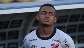 Léo Derik, do Athletico, é condenado a 13 anos de prisão por estupro de vulnerável